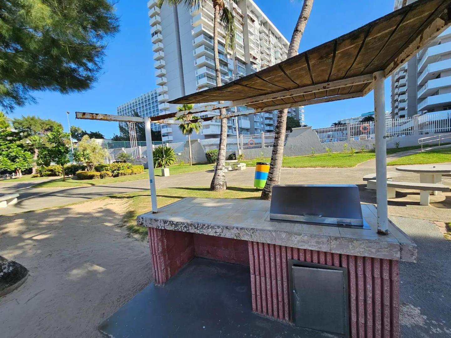 Isla Verde Beachfront With Pool- Near Foxwoods San Juan Exterior photo